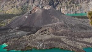 Volcano cone and turquoise lake
