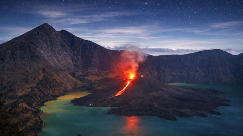 mount rinjani senaru crater rim trekking