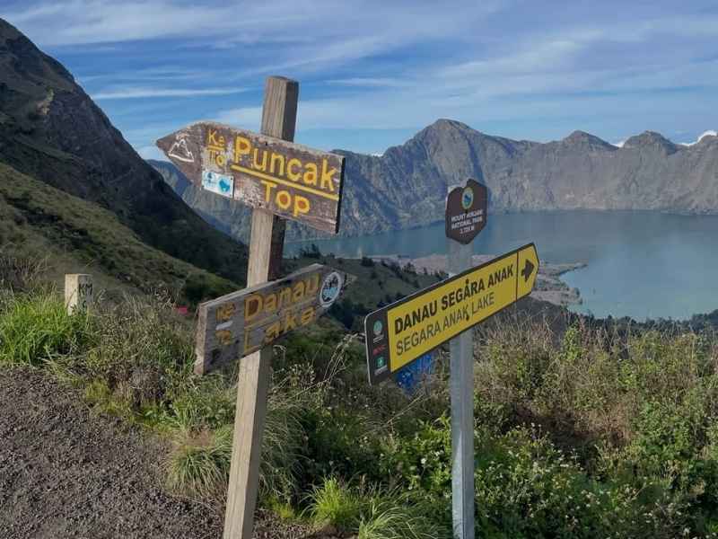 trekking mount rinjani 2 day summit